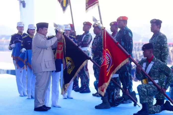 Presiden Prabowo melantik Marsdya TNI Deny Muis sebagai Pangkorpasgat dan Marsdya TNI Andyawan sebagai Pangkohanudnas dalam Upacara Gepasopshormil di Pusdikpassus, Kecamatan Batujajar