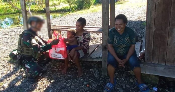Satgas Yonif 1 Marinir Jalin Kedekatan di Yahukimo