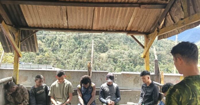 TNI Gelar Ibadah Bersama Warga Kampung Dal
